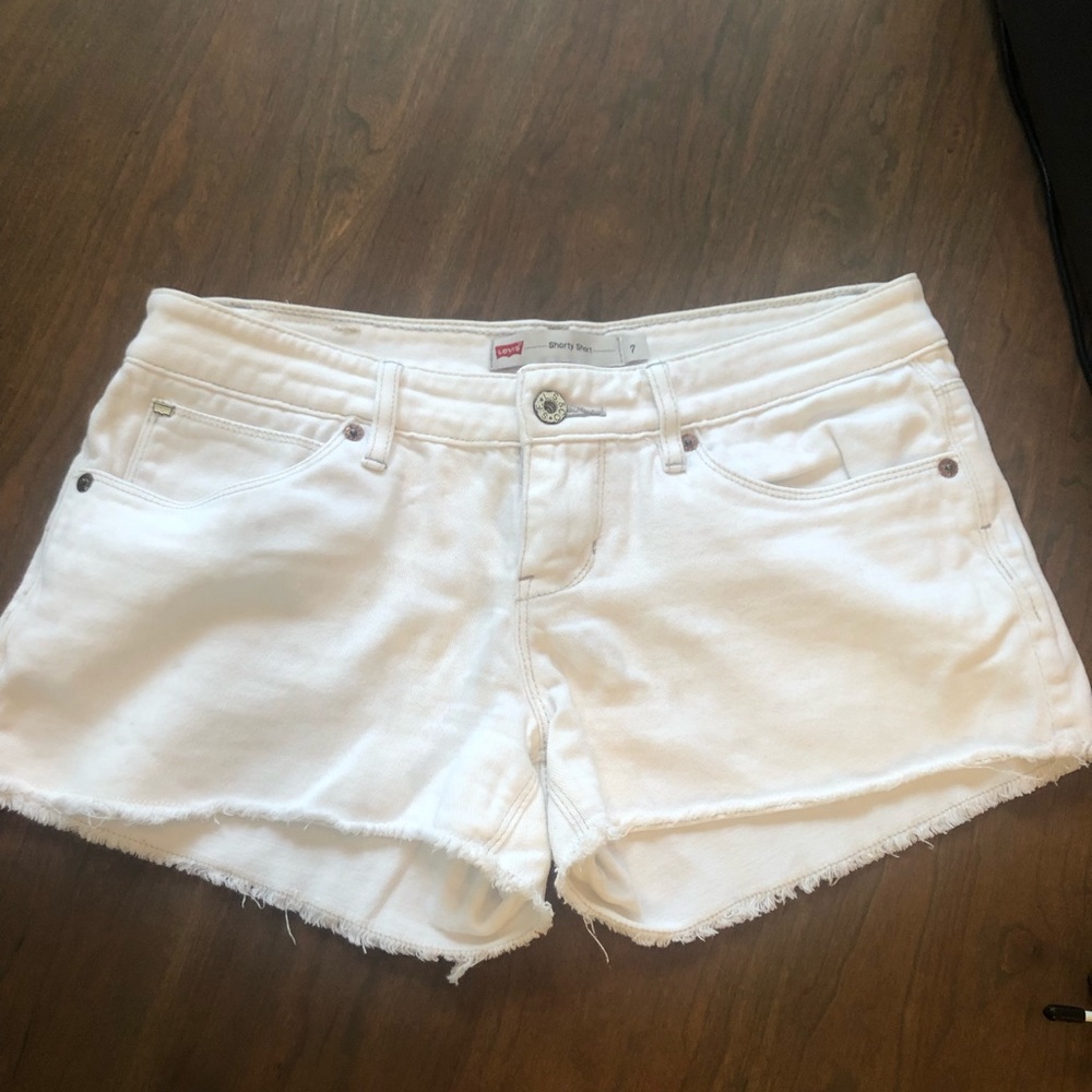 Levi’s white denim shorty short